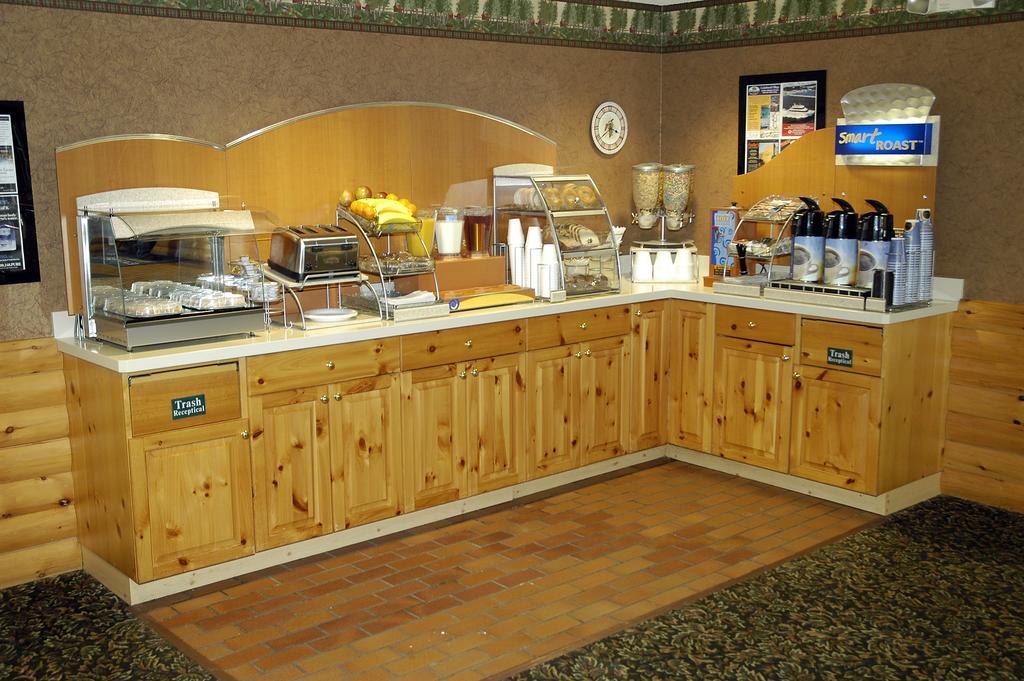 Pellston Lodge Εστιατόριο φωτογραφία